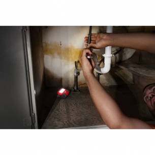 4933479766 Milwaukee Latarka Reflektor Sk�adany L4 FFL-301 IP54 550Lm